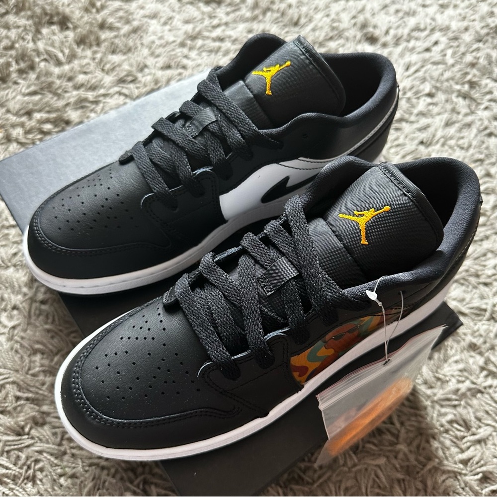 Nike | Jordan 1 sneakers size 6.5Y/8 women - Picture 8 of 11
